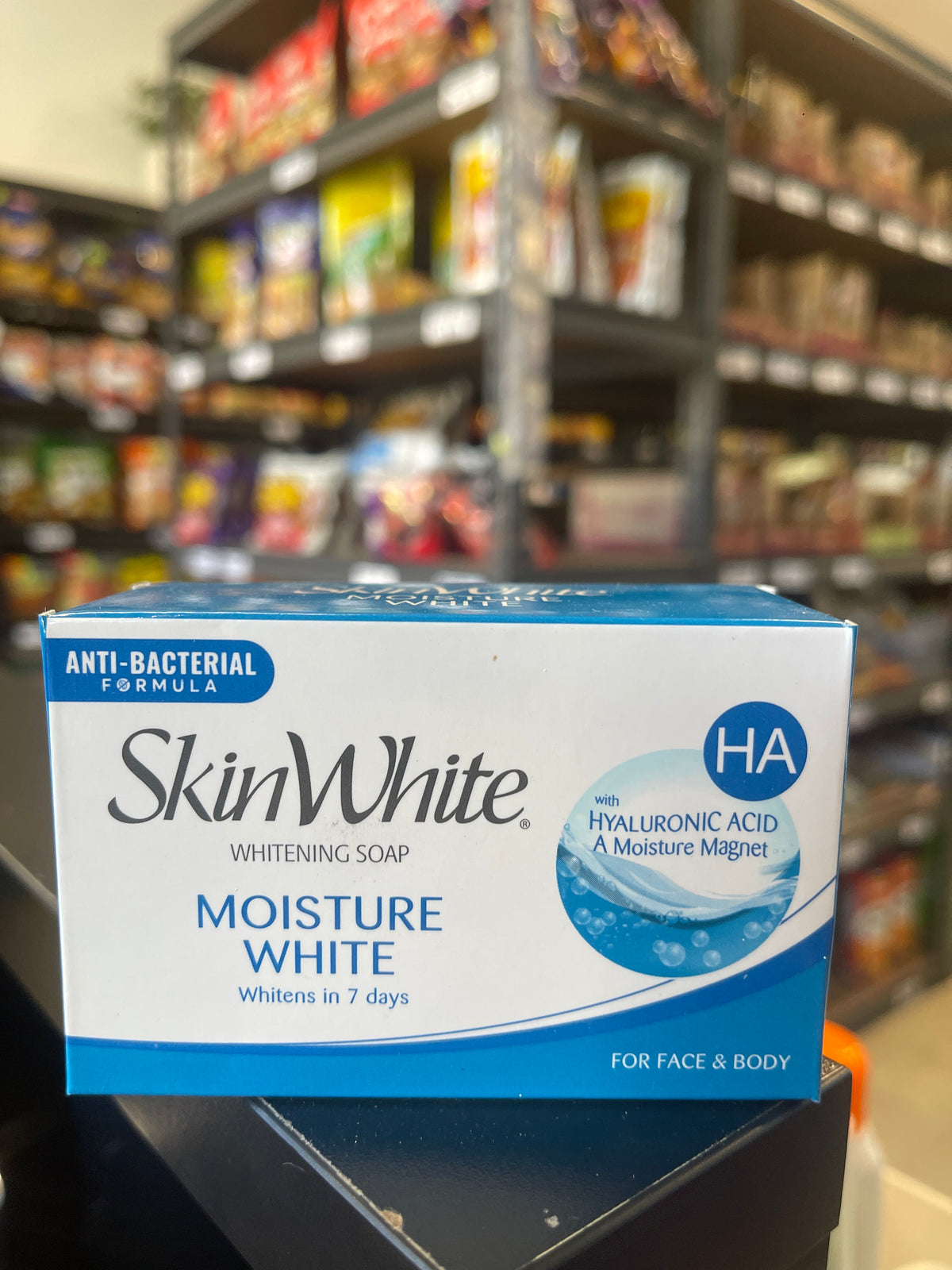 SKIN WHITE MOISTURE WHITE